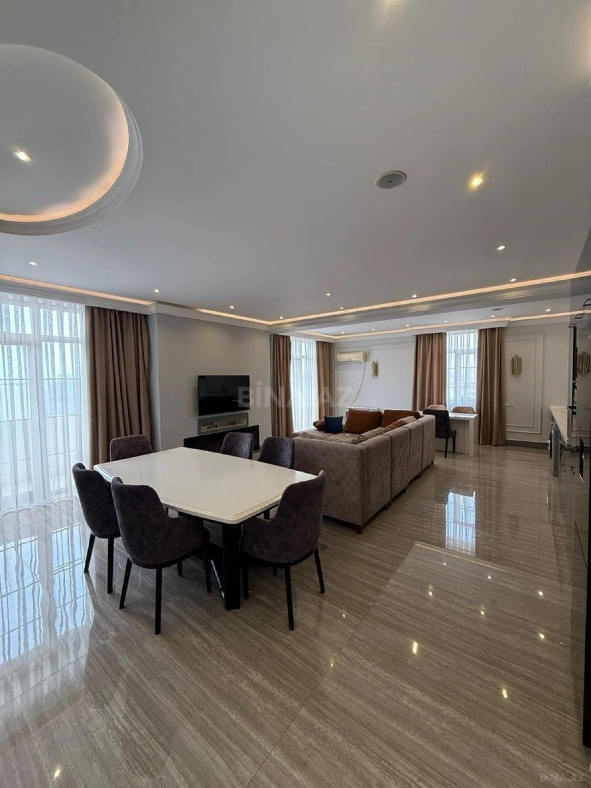 Kirayə verilir 3 otaqlı mənzil 180 m²