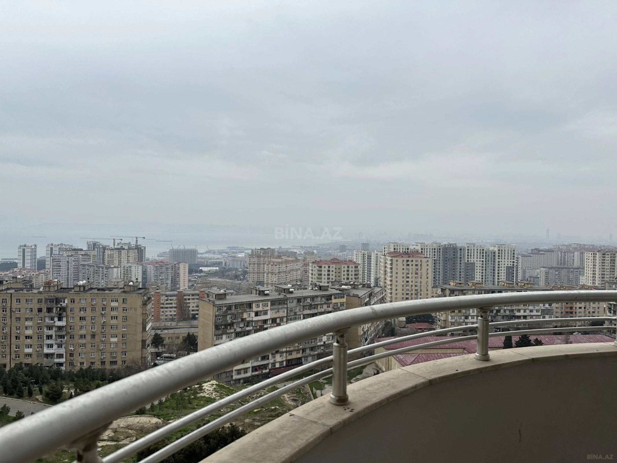 Satılır 3 otaqlı mənzil 120 m²