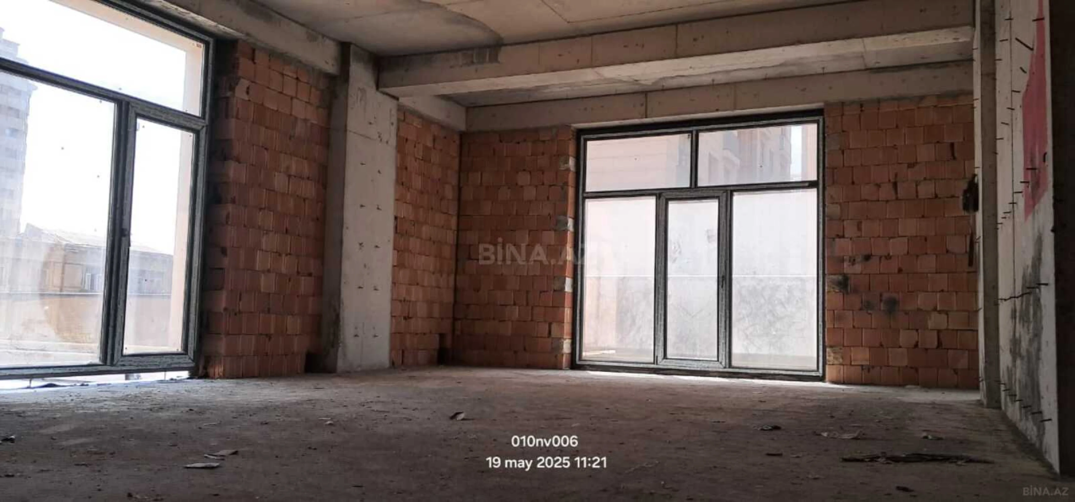 Satılır 4 otaqlı mənzil 200 m²