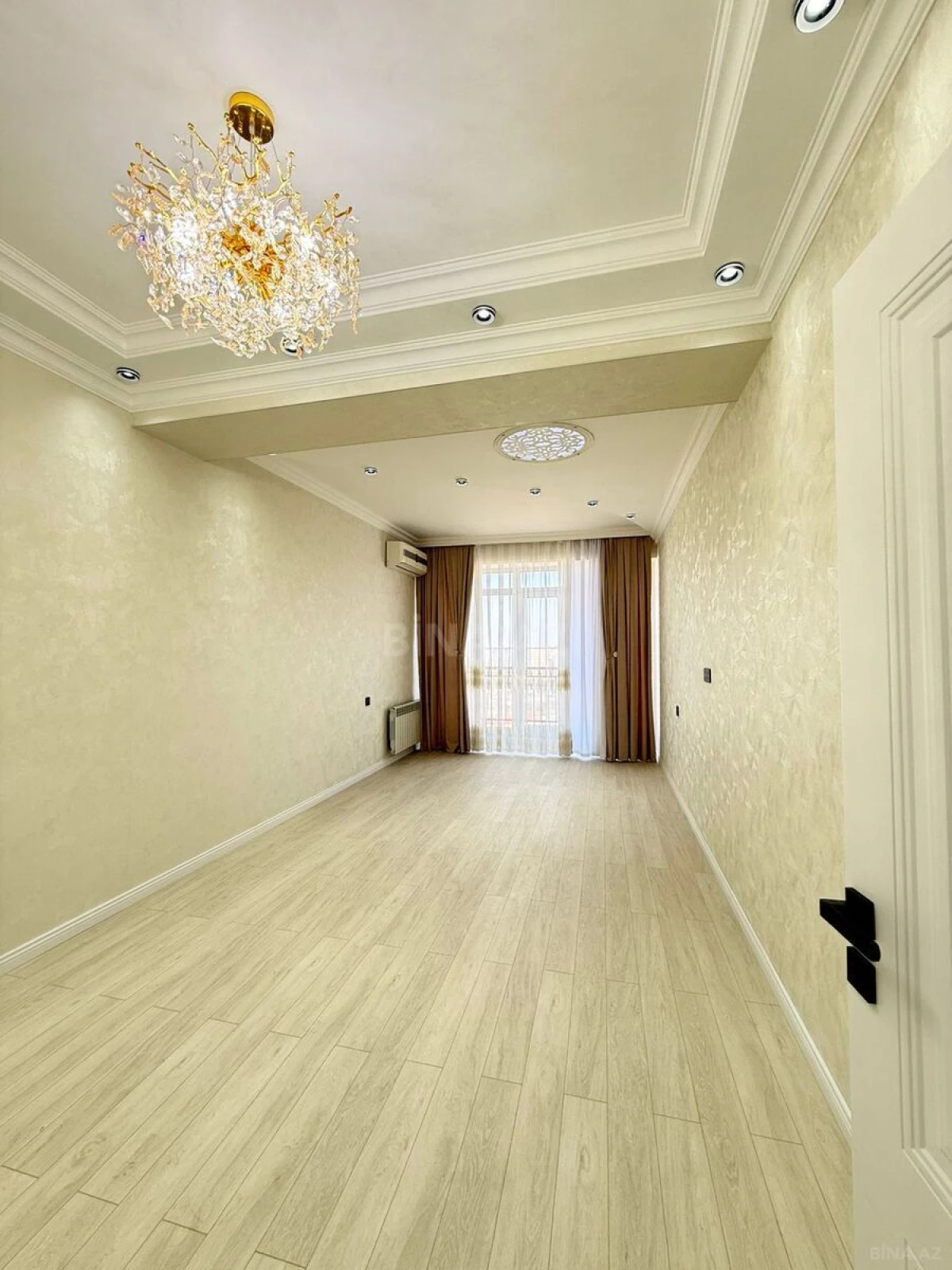 Satılır 3 otaqlı mənzil 105 m²