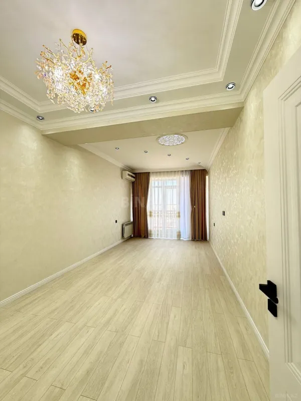 Satılır 3 otaqlı mənzil 105 m²