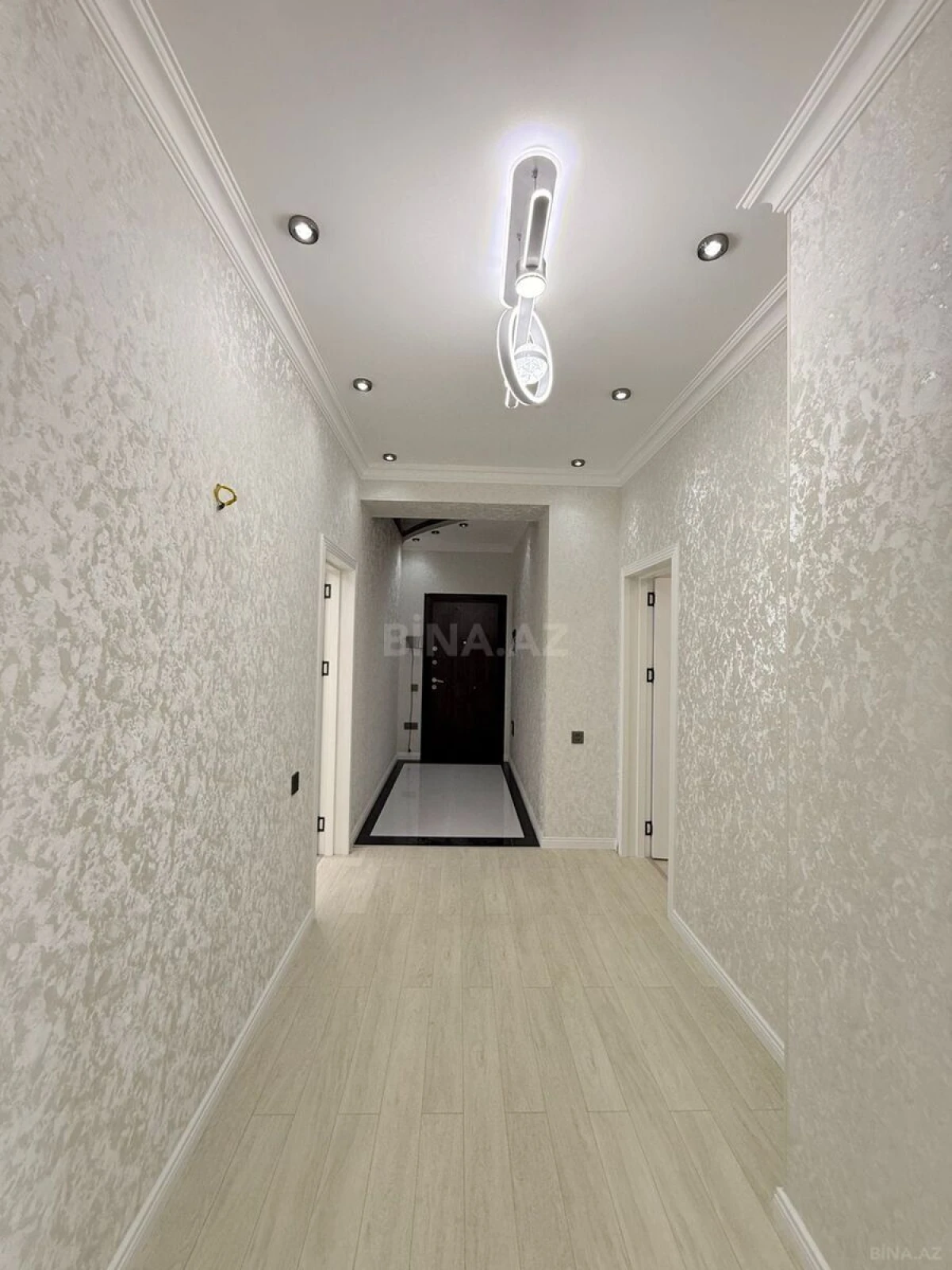 Satılır 3 otaqlı mənzil 105 m²