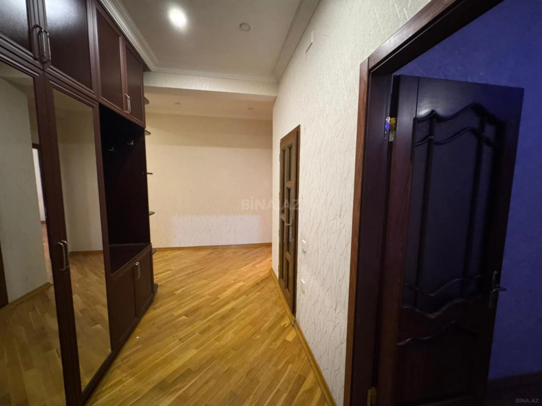 Kirayə verilir 2 otaqlı mənzil 103 m²