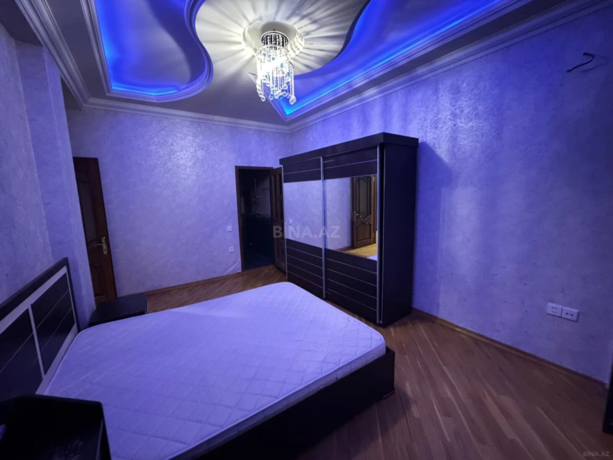 Kirayə verilir 2 otaqlı mənzil 103 m²
