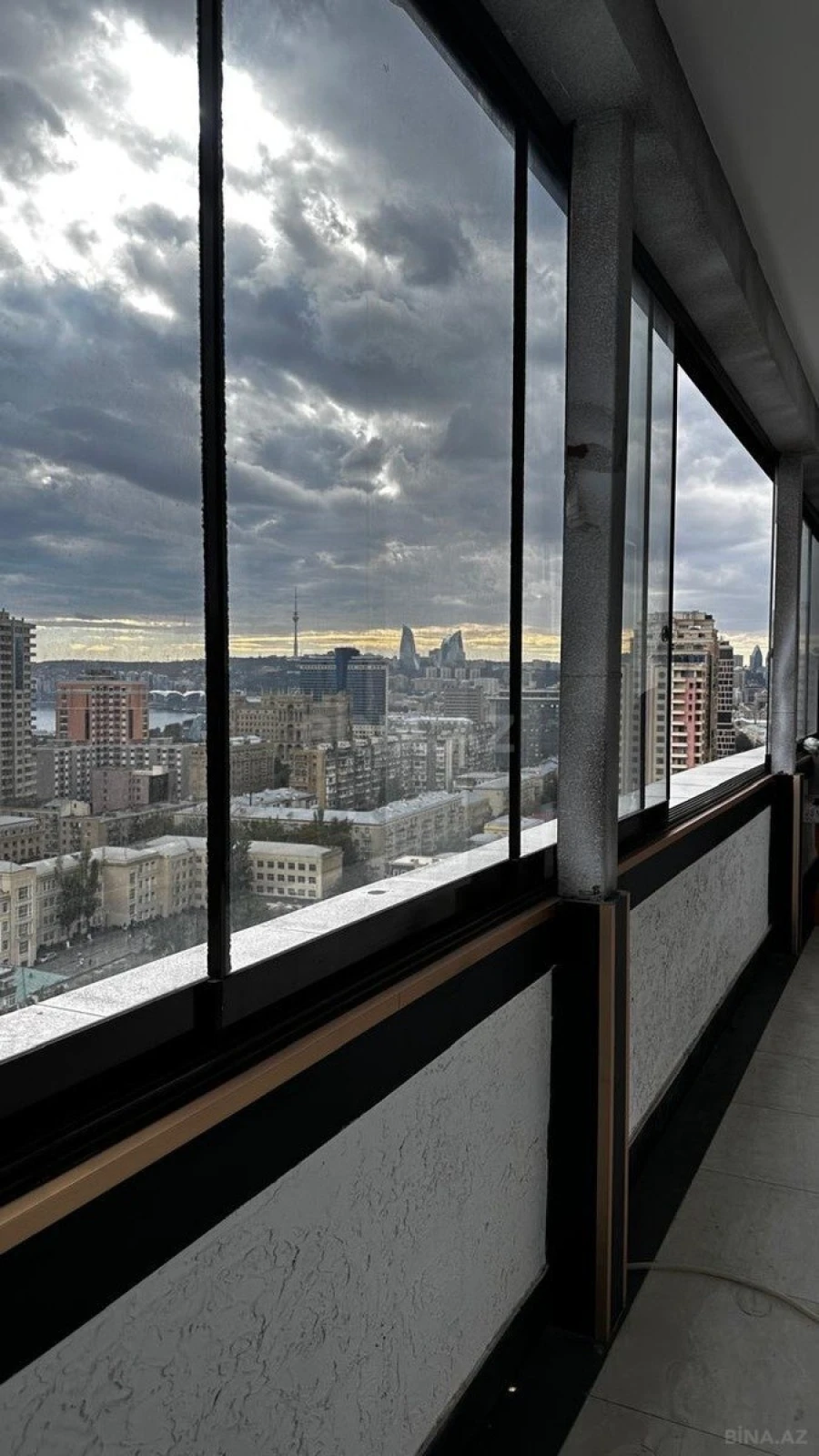 Kirayə verilir 3 otaqlı mənzil 135 m²