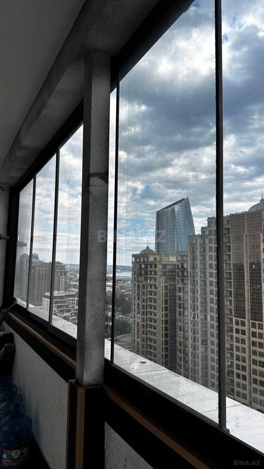 Kirayə verilir 3 otaqlı mənzil 135 m²