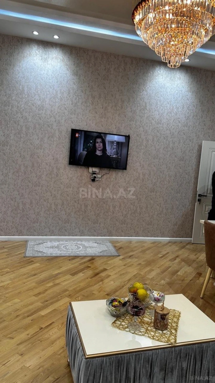 Kirayə verilir 3 otaqlı mənzil 135 m²