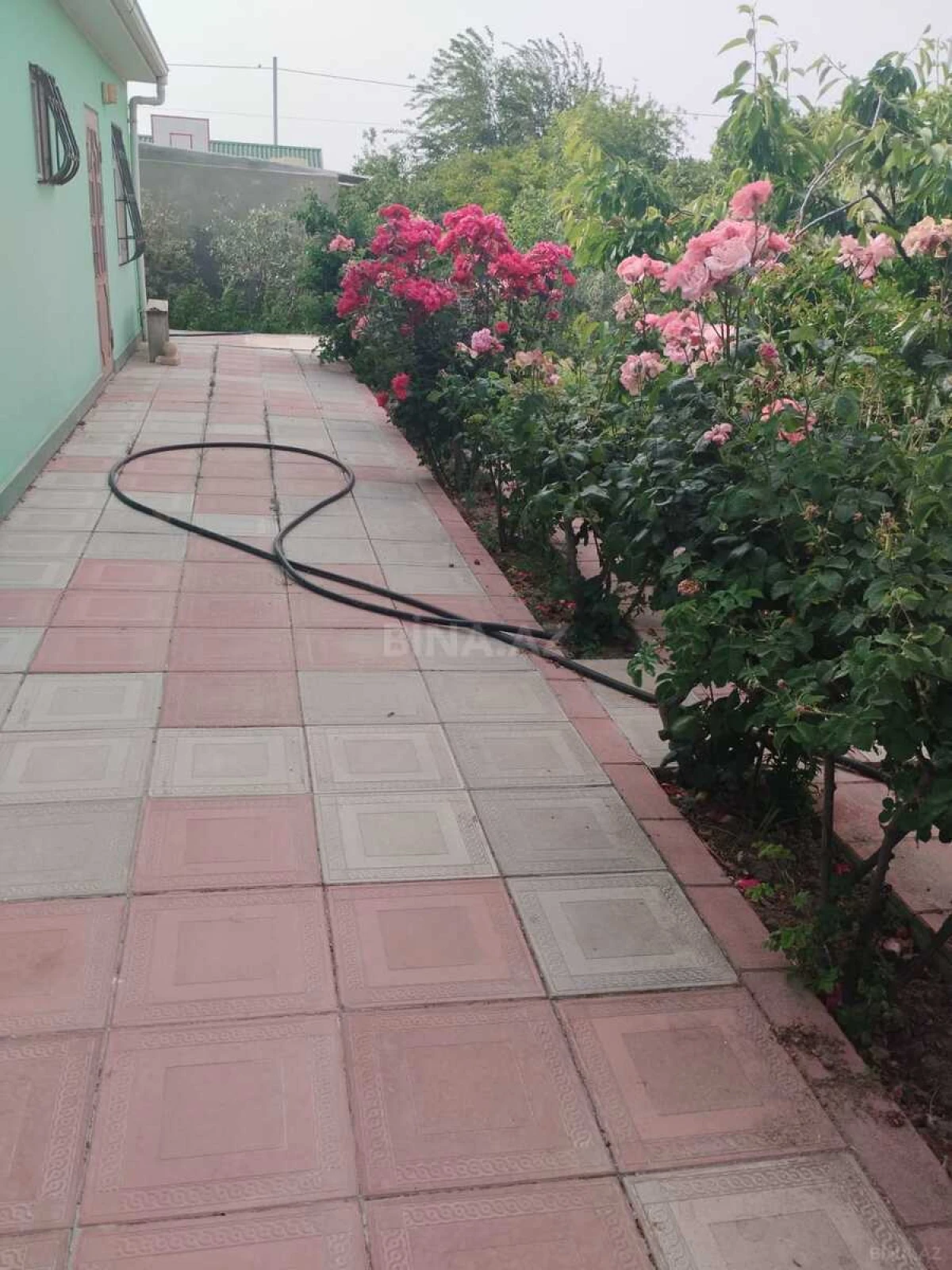 Satılır 5 otaqlı həyət evi 380 m²