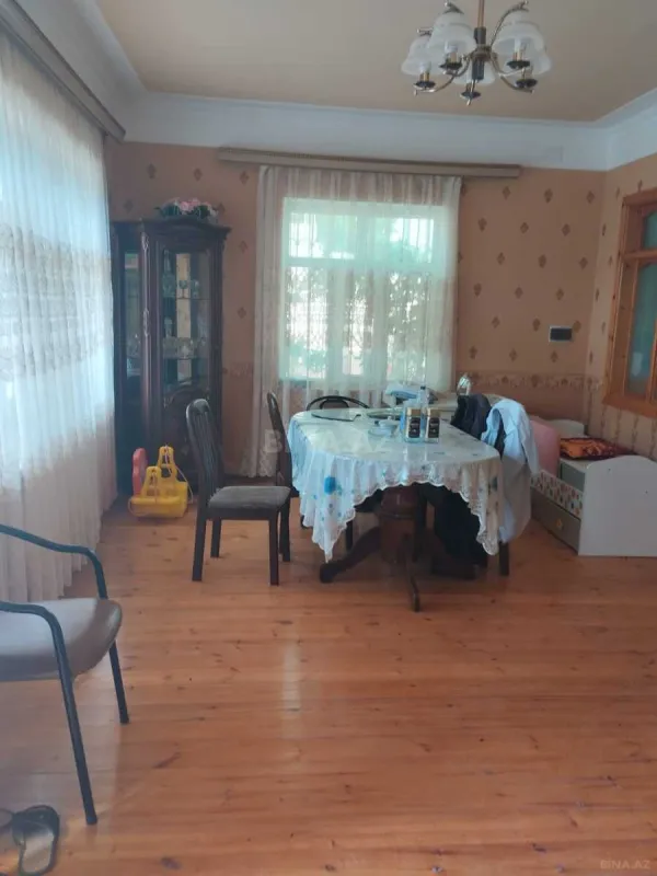 Satılır 5 otaqlı həyət evi 380 m²