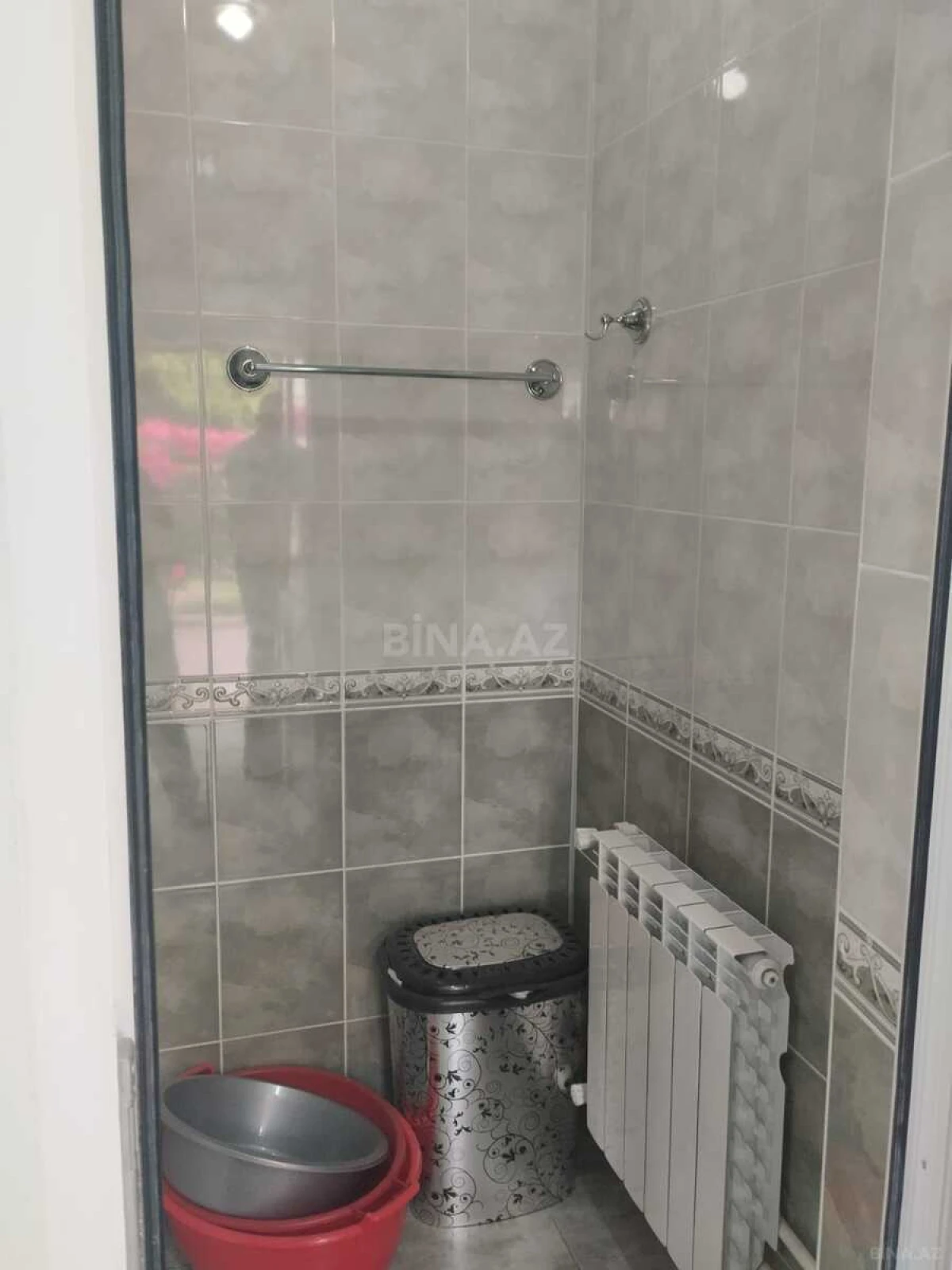 Satılır 5 otaqlı həyət evi 380 m²
