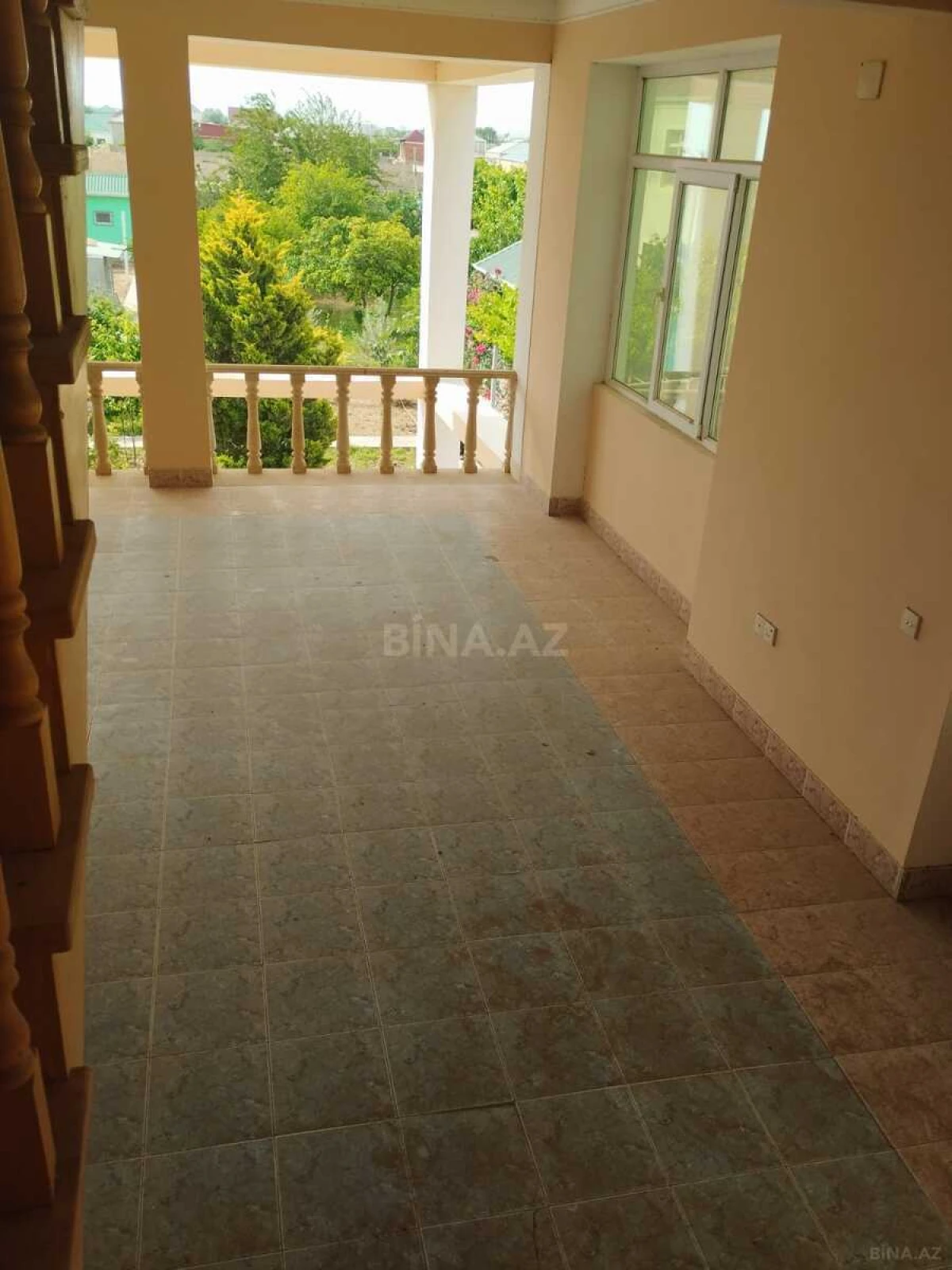 Satılır 5 otaqlı həyət evi 380 m²