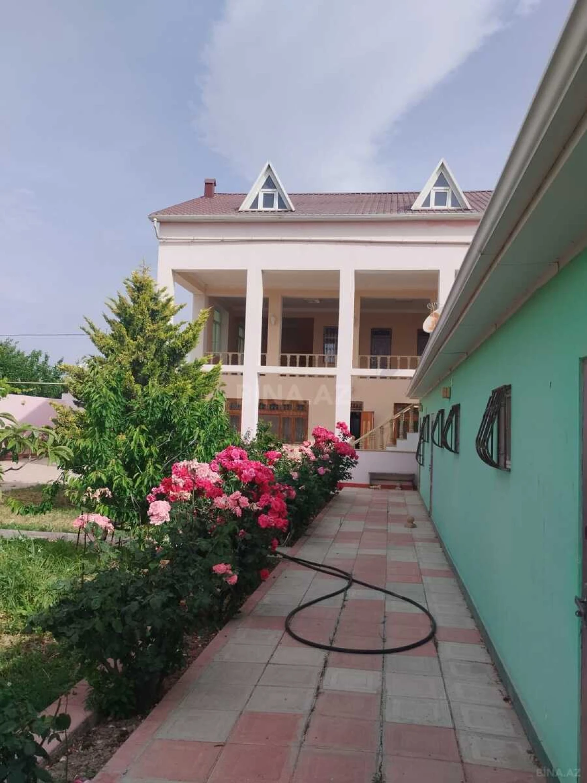 Satılır 5 otaqlı həyət evi 380 m²