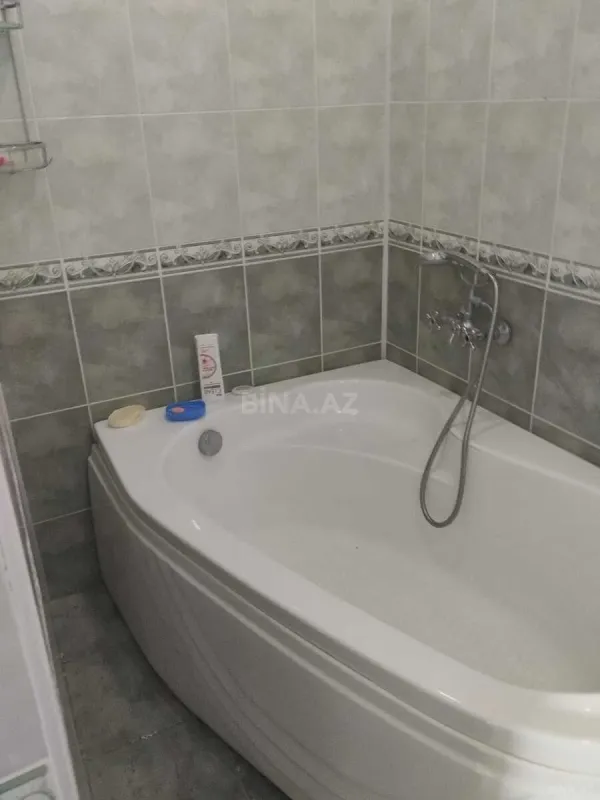 Satılır 5 otaqlı həyət evi 380 m²