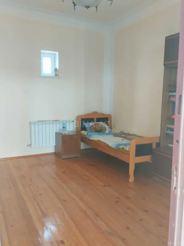 Satılır 5 otaqlı həyət evi 380 m²