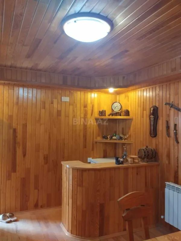 Satılır 5 otaqlı həyət evi 380 m²