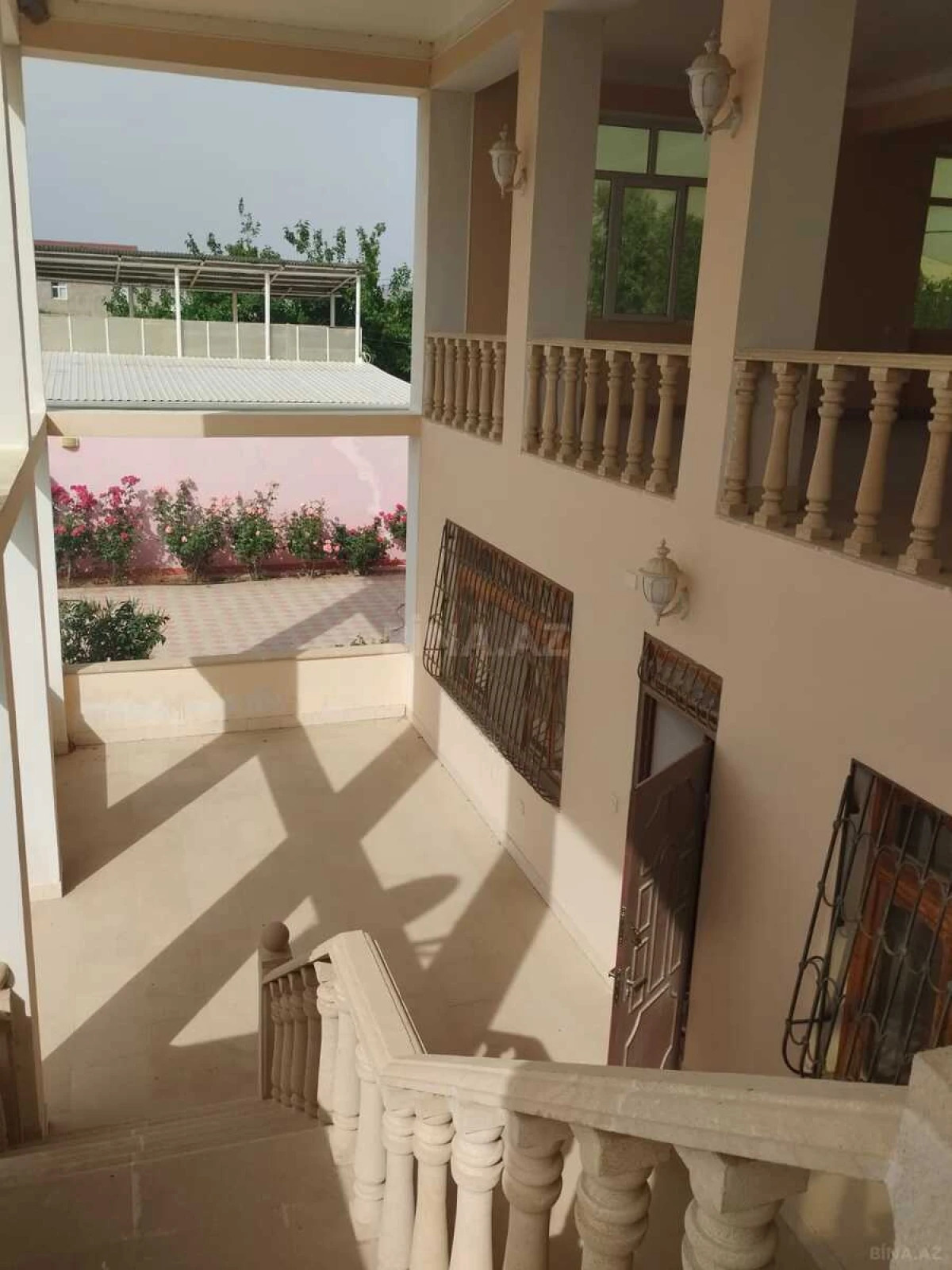 Satılır 5 otaqlı həyət evi 380 m²