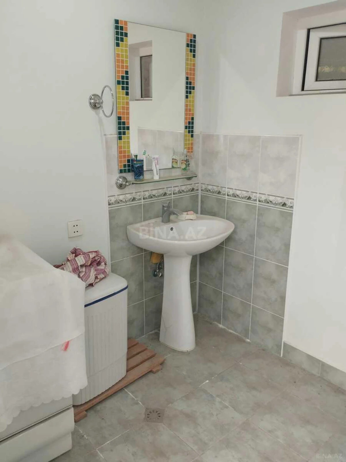 Satılır 5 otaqlı həyət evi 380 m²