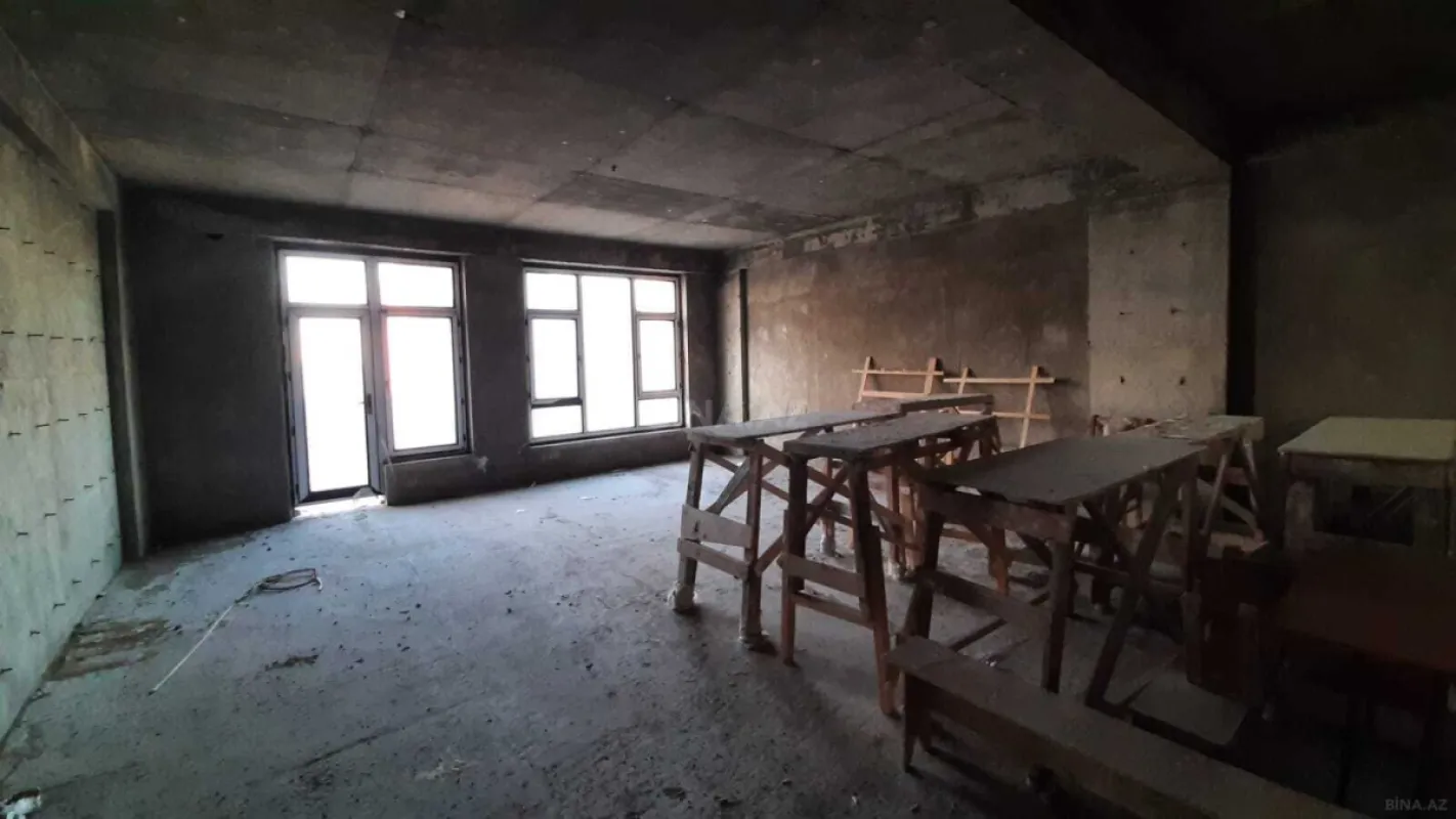 Satılır 4 otaqlı mənzil 175 m²