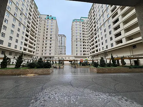 Satılır 4 otaqlı mənzil 175 m²