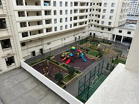 Satılır 4 otaqlı mənzil 175 m²