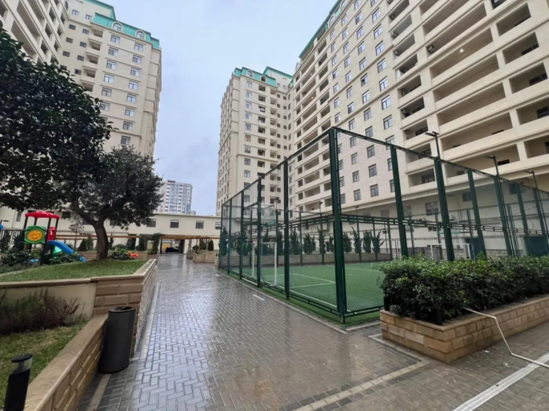 Satılır 4 otaqlı mənzil 175 m²