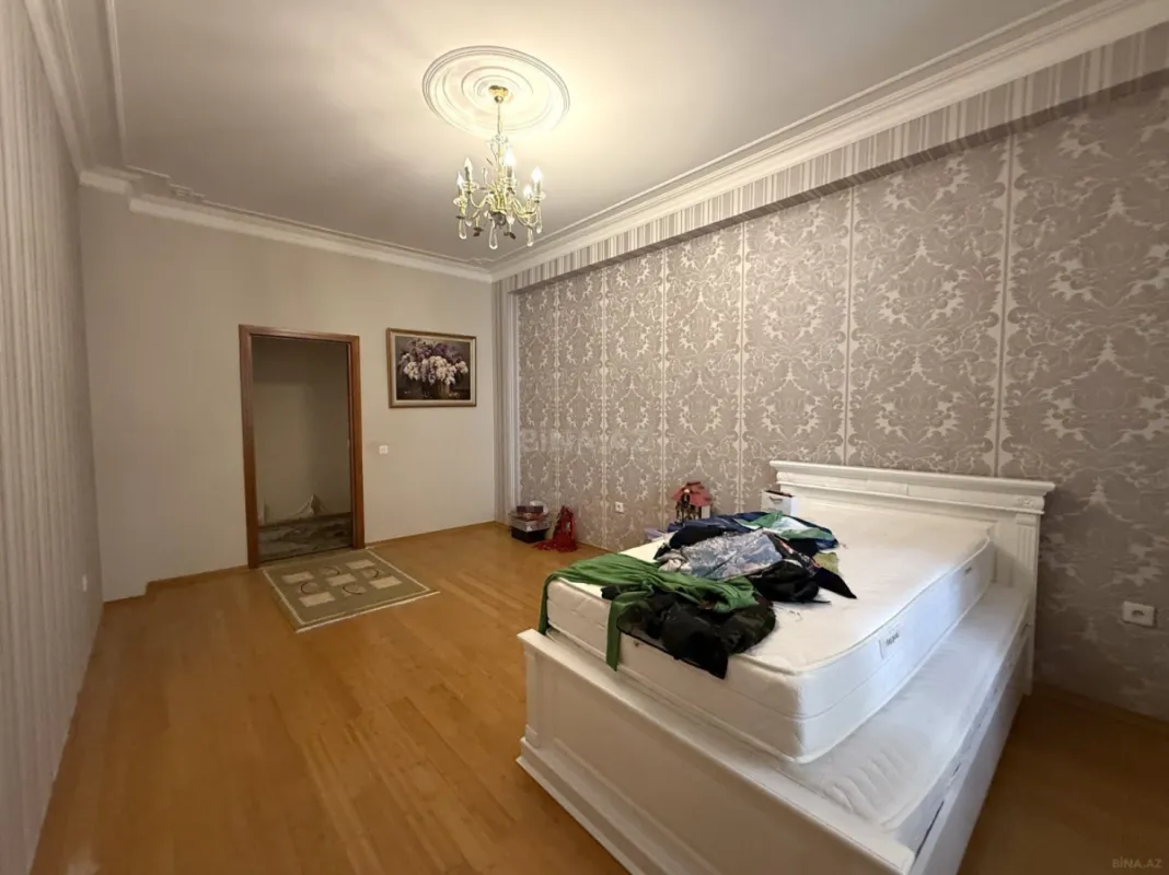 Satılır 4 otaqlı mənzil 222 m²