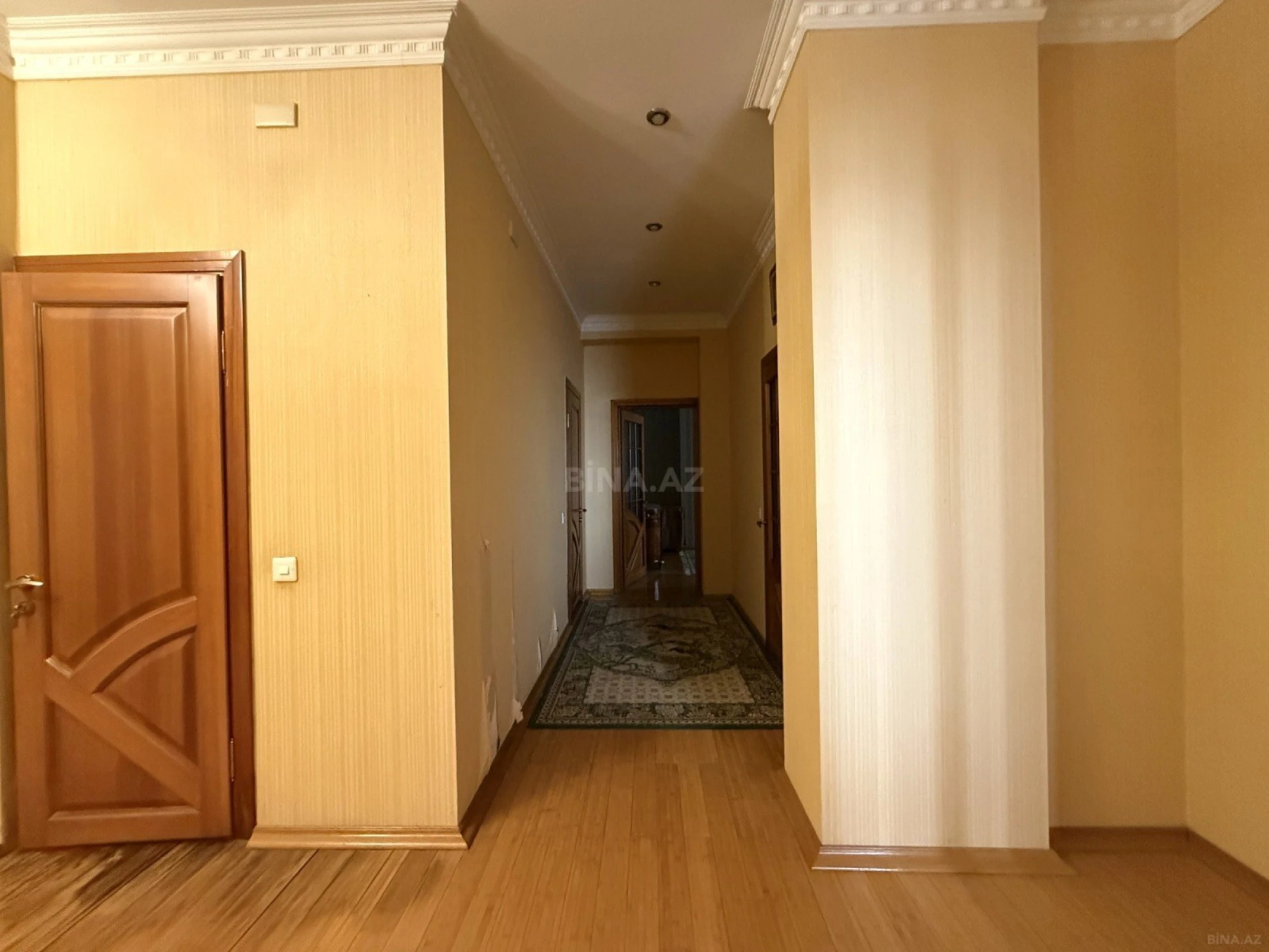 Satılır 4 otaqlı mənzil 222 m²
