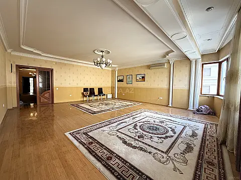 Satılır 4 otaqlı mənzil 222 m²