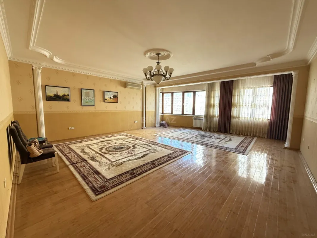 Satılır 4 otaqlı mənzil 222 m²