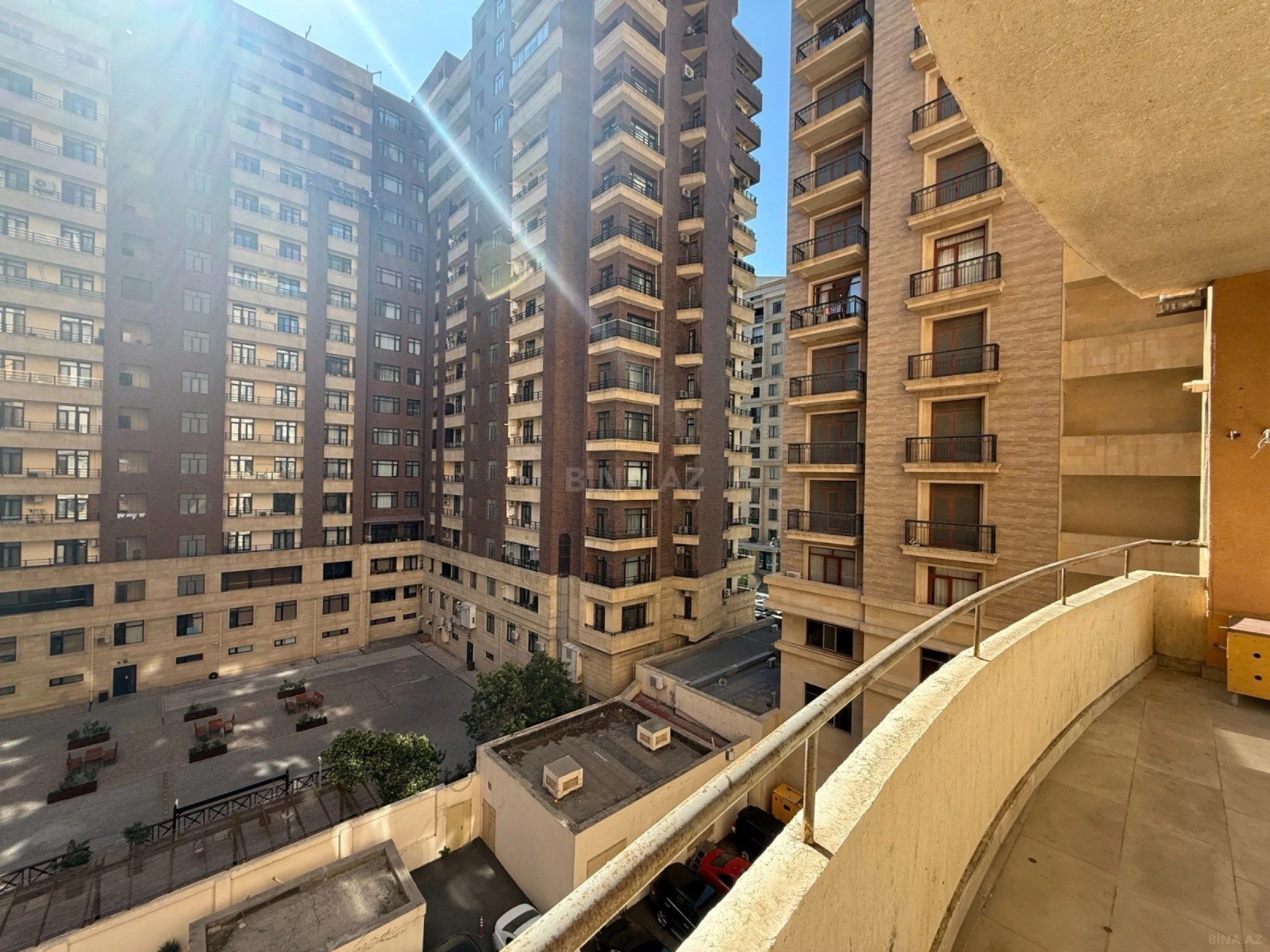 Satılır 4 otaqlı mənzil 222 m²