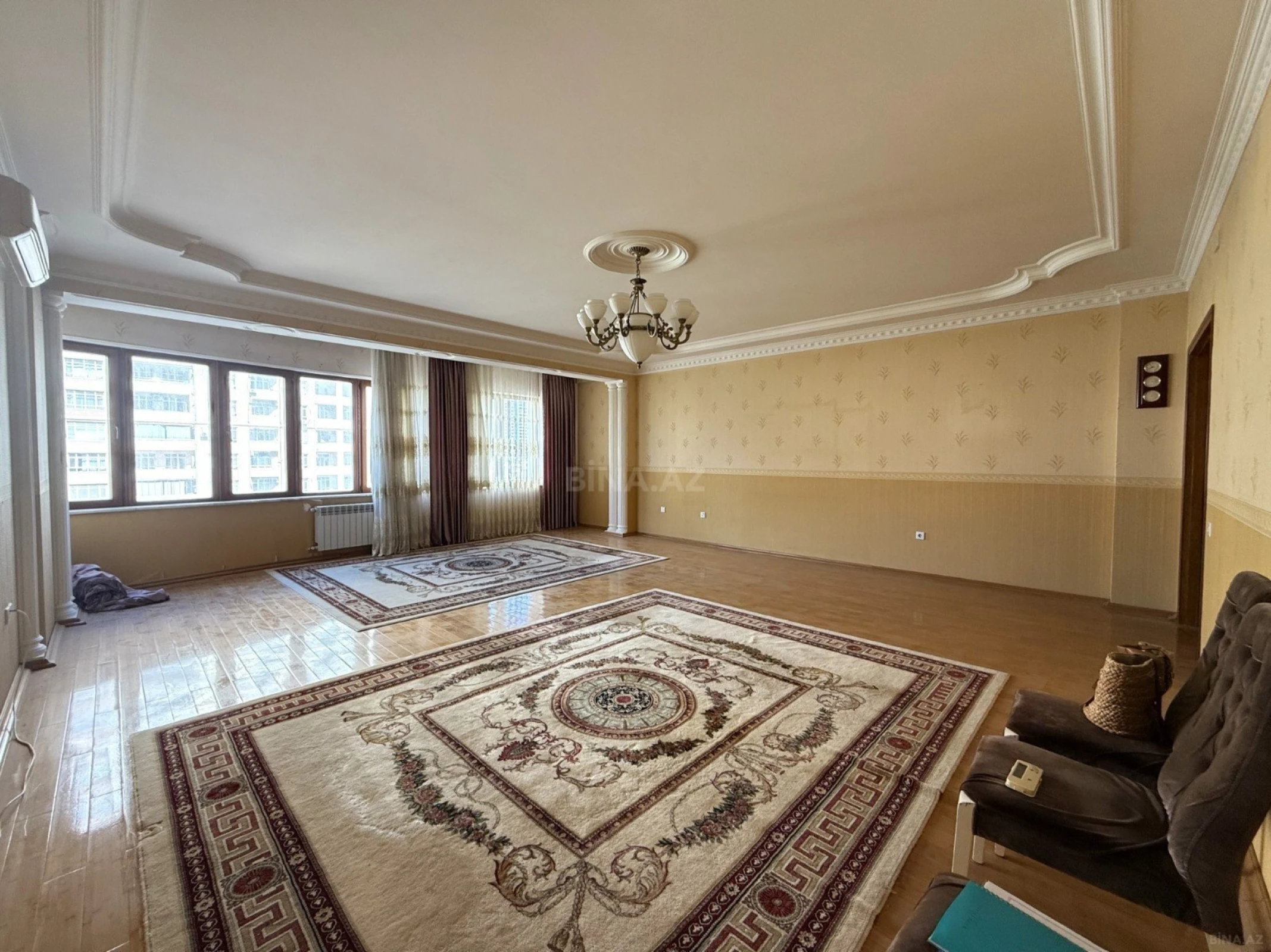 Satılır 4 otaqlı mənzil 222 m²