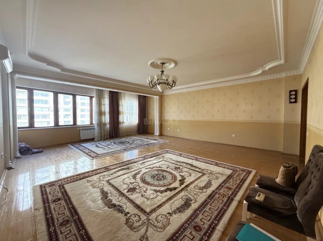 Satılır 4 otaqlı mənzil 222 m²