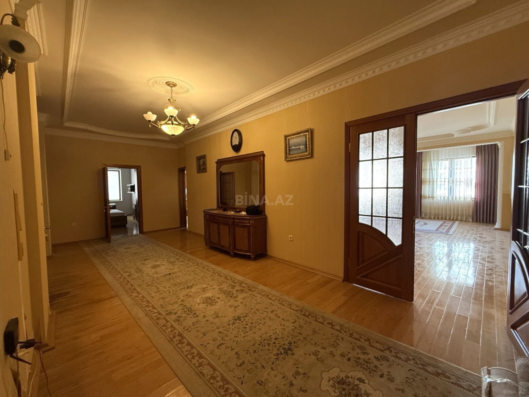 Satılır 4 otaqlı mənzil 222 m²