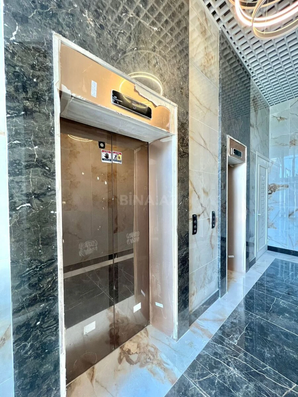 Satılır 2 otaqlı mənzil 104 m²