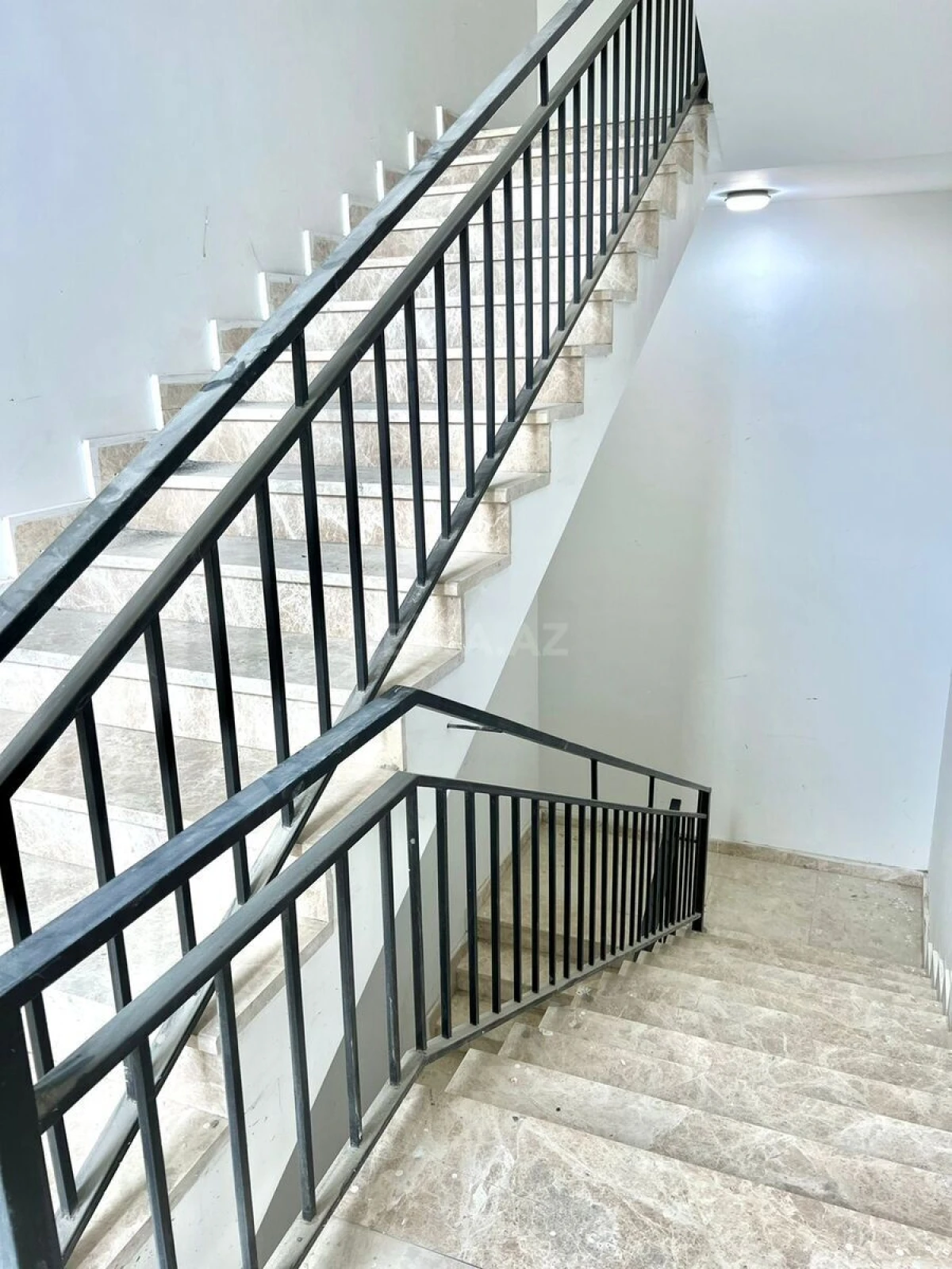 Satılır 2 otaqlı mənzil 104 m²