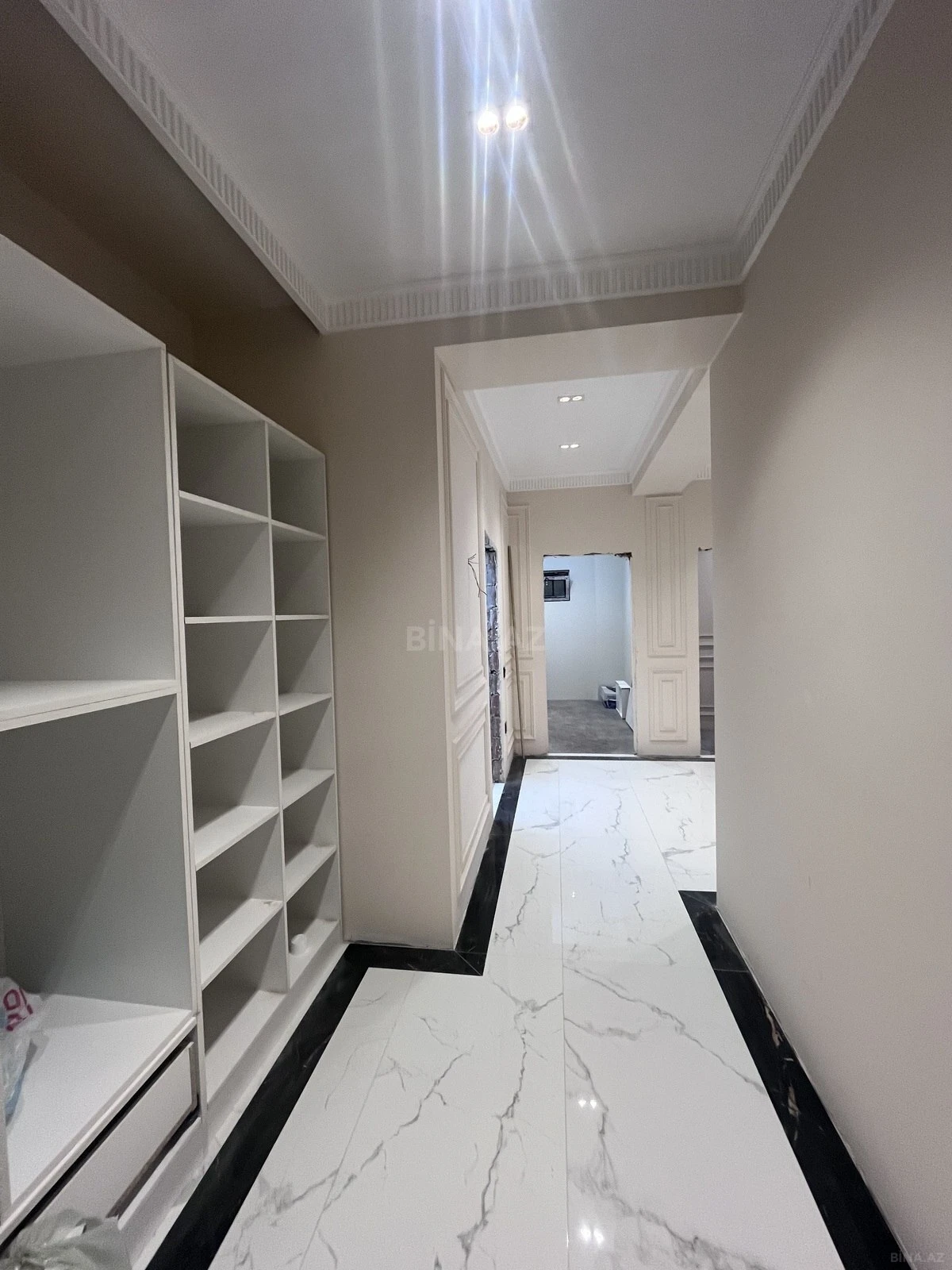 Satılır 3 otaqlı mənzil 107 m²