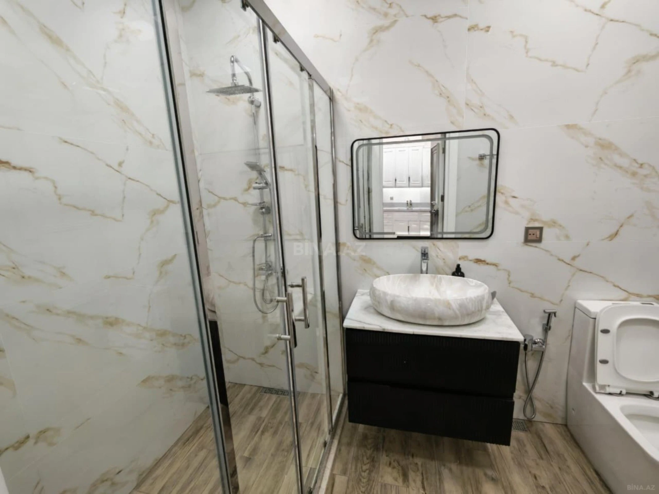 Kirayə verilir 2 otaqlı mənzil 70 m²