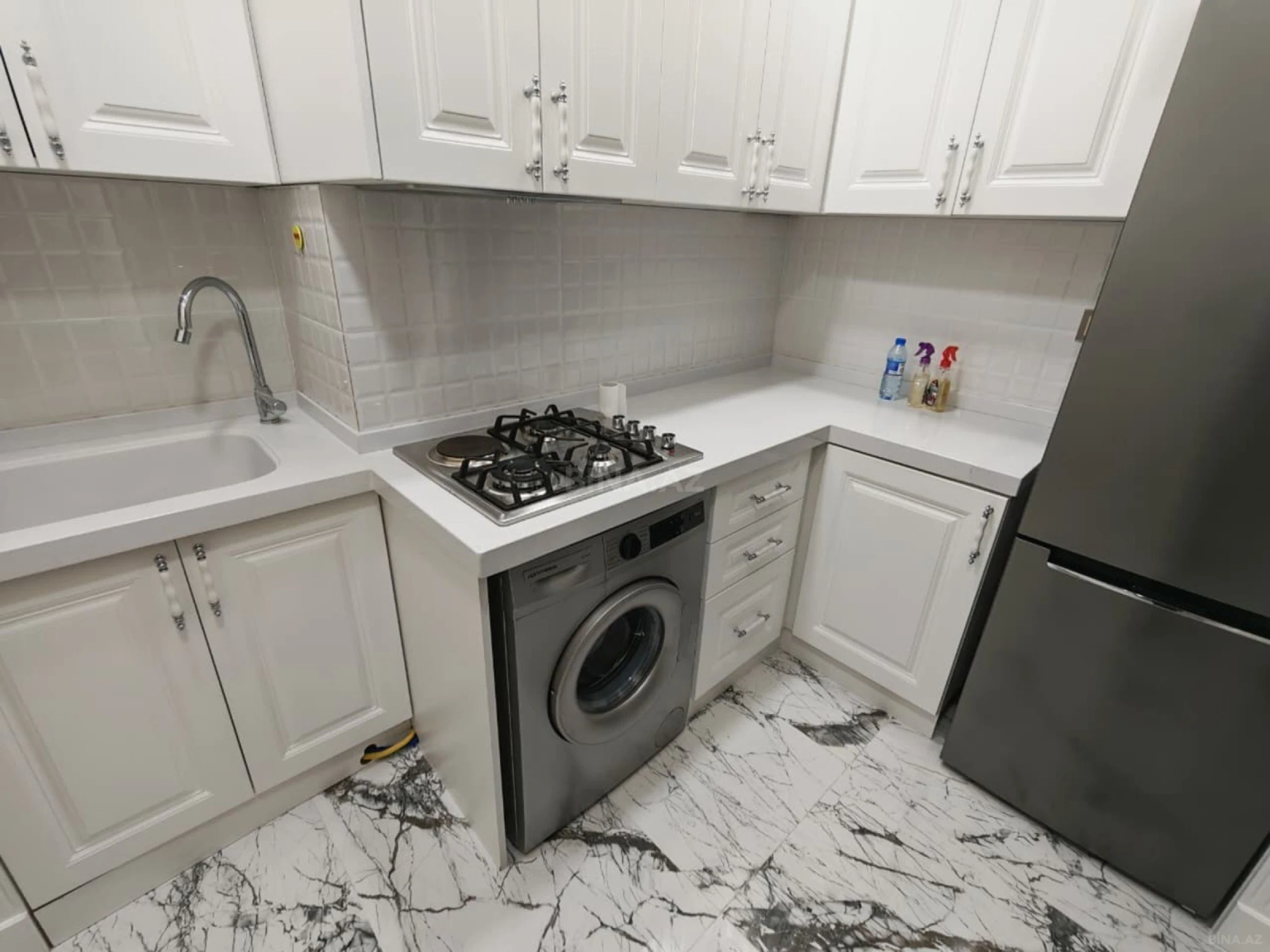 Kirayə verilir 2 otaqlı mənzil 70 m²