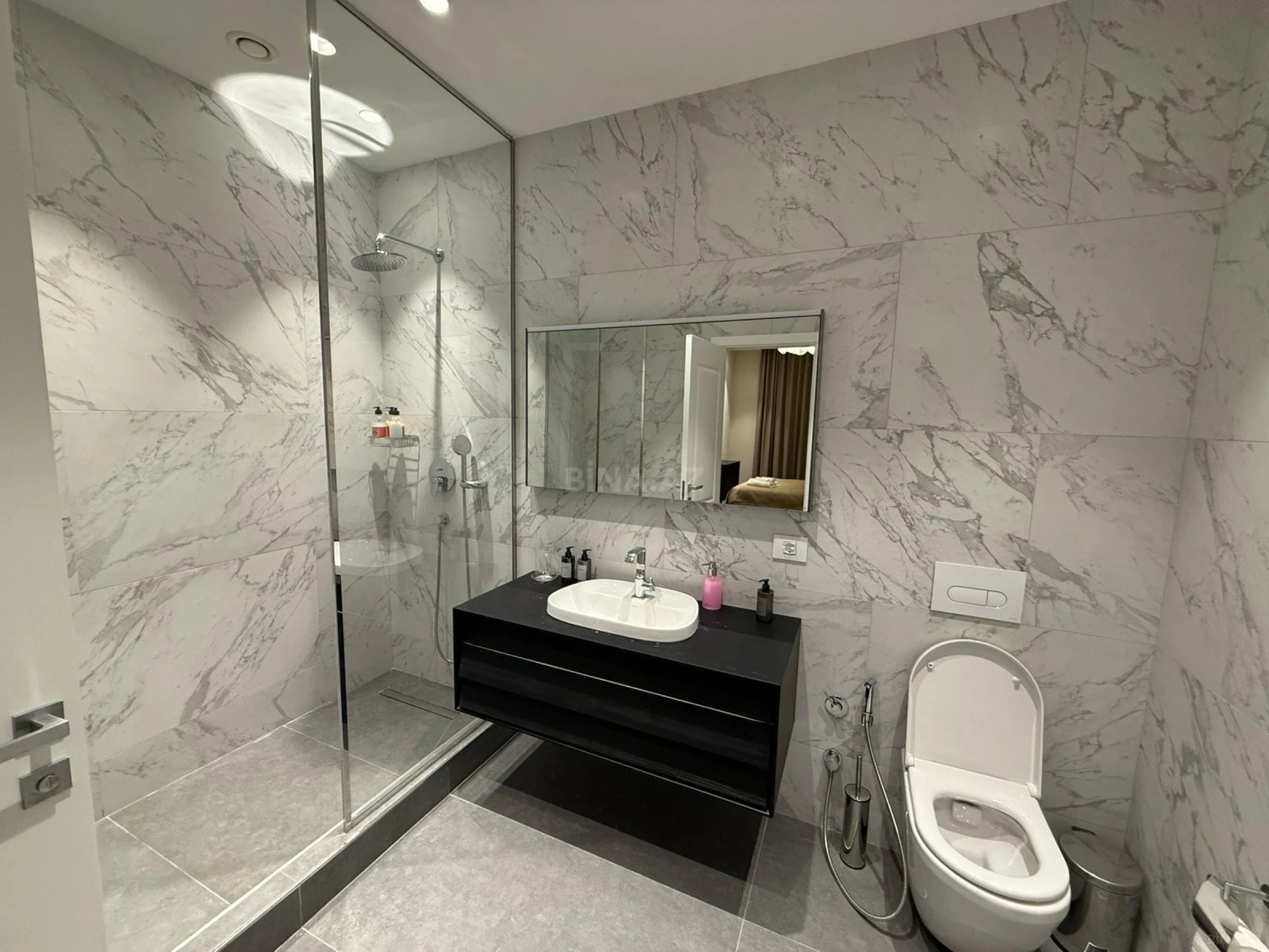 Kirayə verilir 3 otaqlı mənzil 110 m²