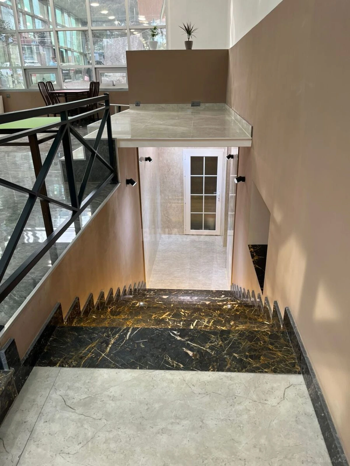 Kirayə verilir obyekt 140 m²