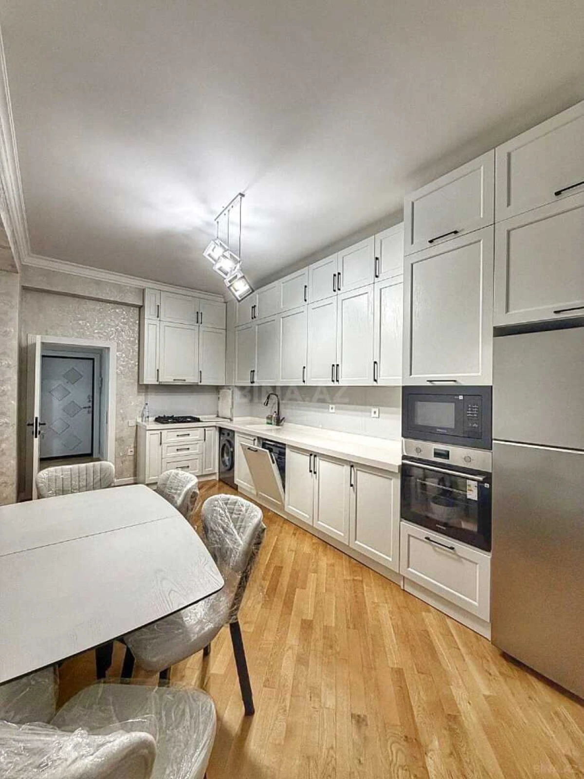 Satılır 4 otaqlı mənzil 155 m²