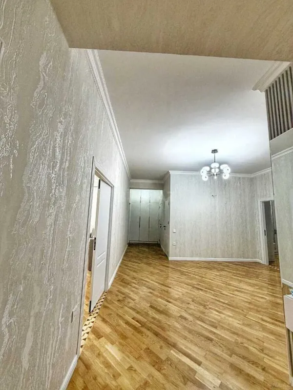 Satılır 4 otaqlı mənzil 155 m²