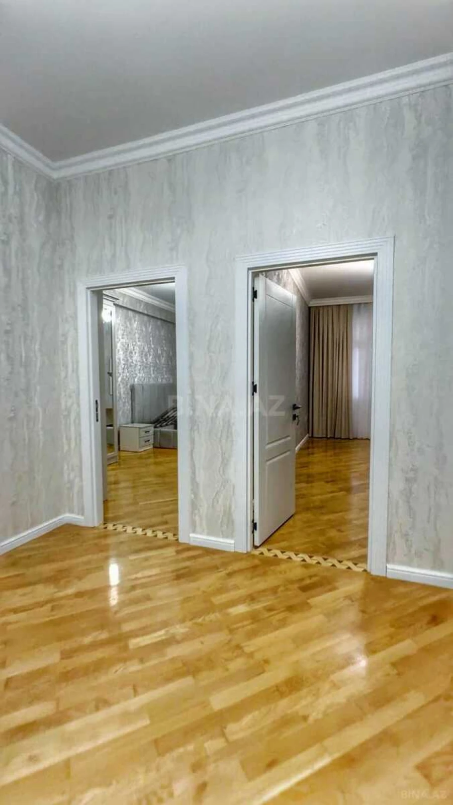 Satılır 4 otaqlı mənzil 155 m²
