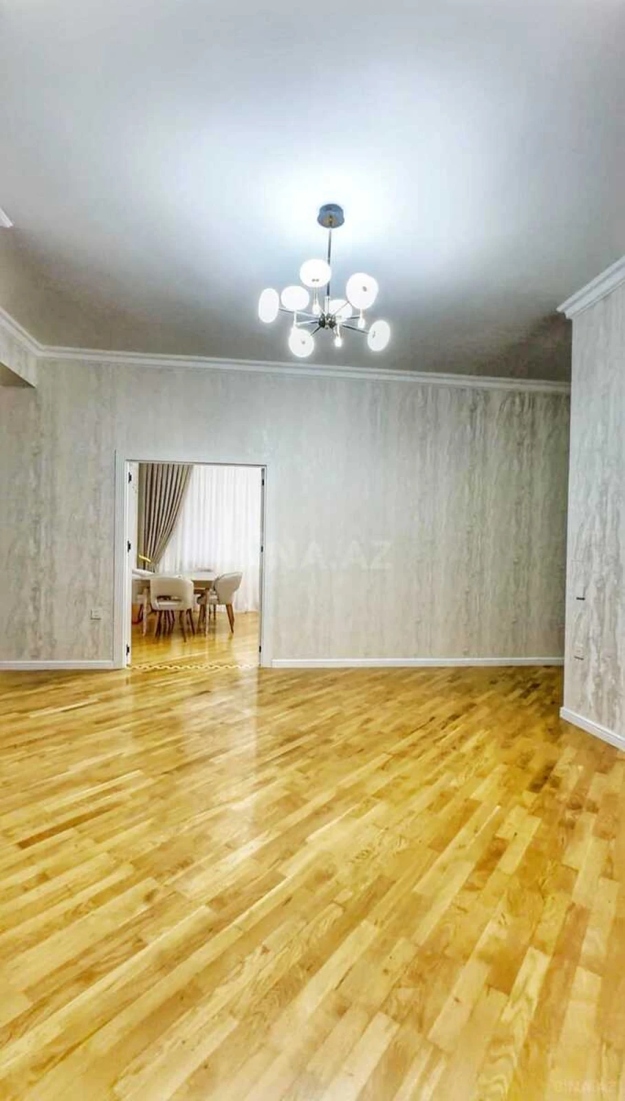 Satılır 4 otaqlı mənzil 155 m²