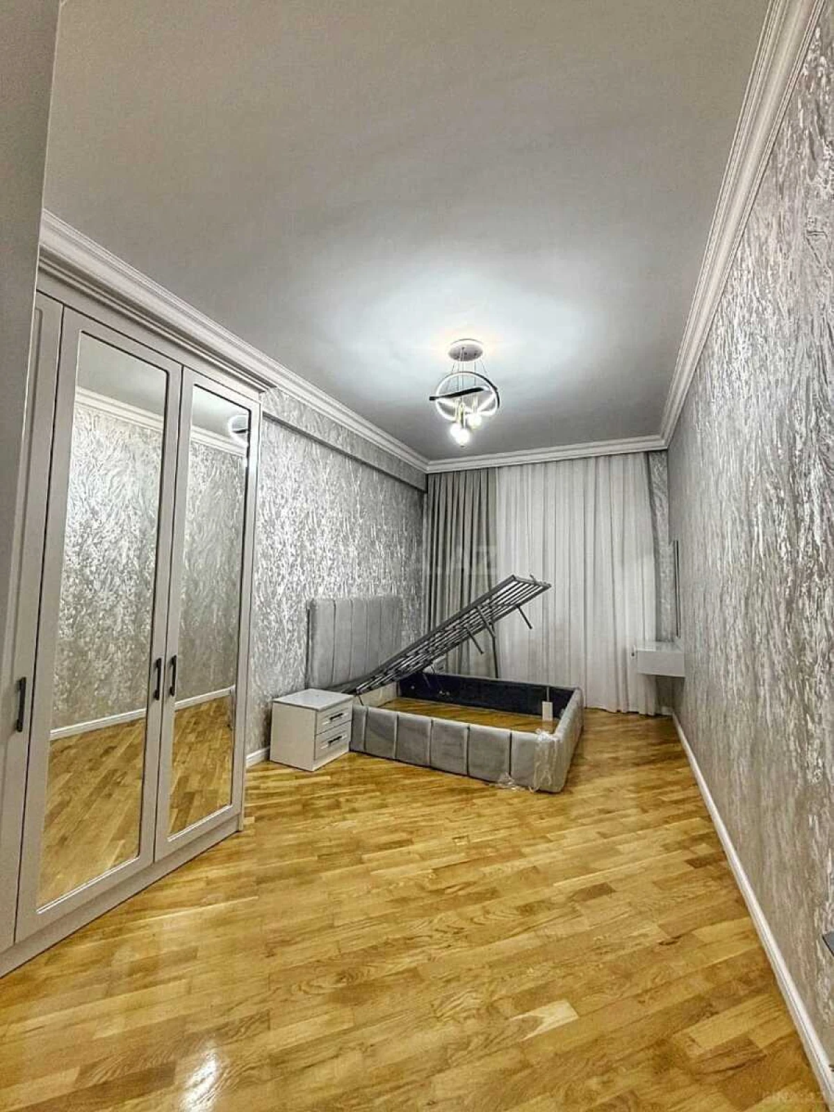 Satılır 4 otaqlı mənzil 155 m²