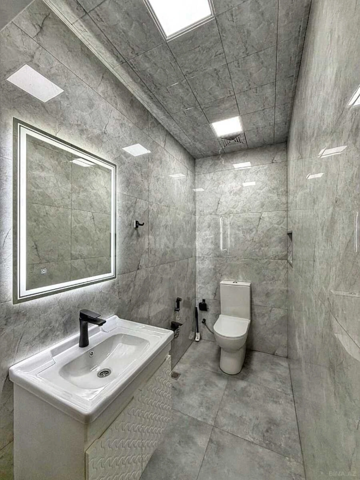 Satılır 4 otaqlı mənzil 155 m²