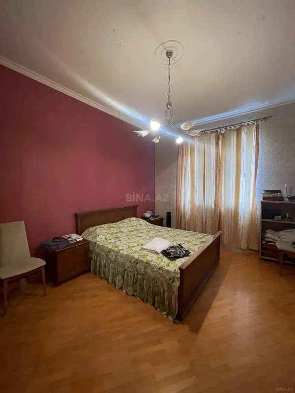 Satılır 6 otaqlı mənzil 220 m²