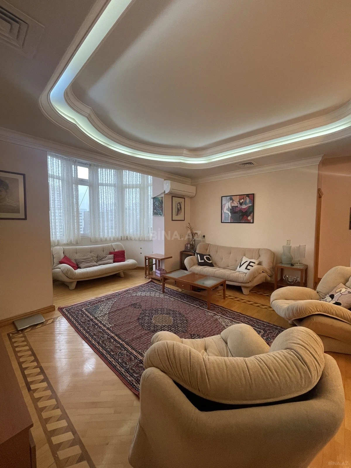 Satılır 6 otaqlı mənzil 220 m²