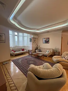 Satılır 6 otaqlı mənzil 220 m²