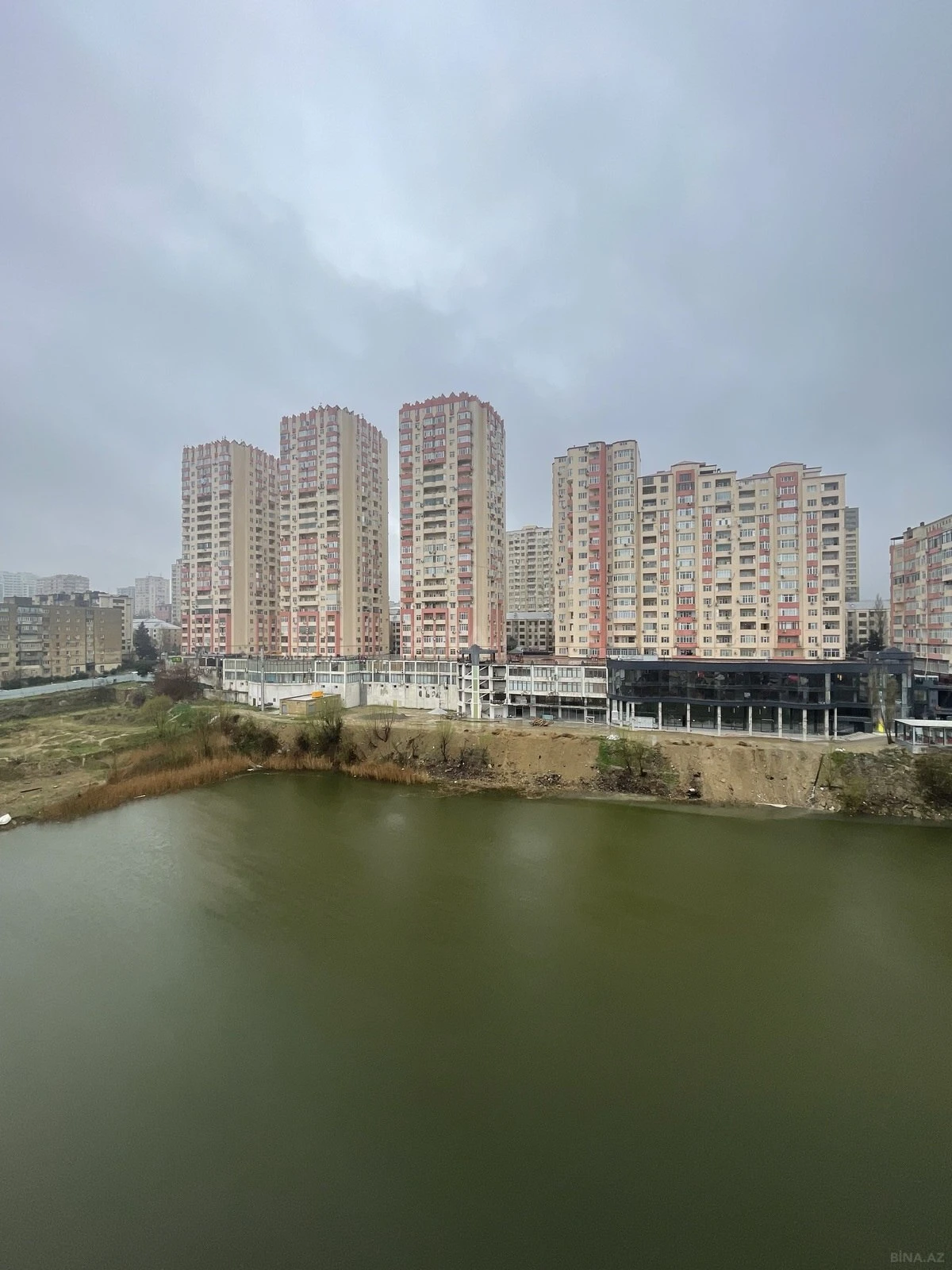 Satılır 6 otaqlı mənzil 220 m²